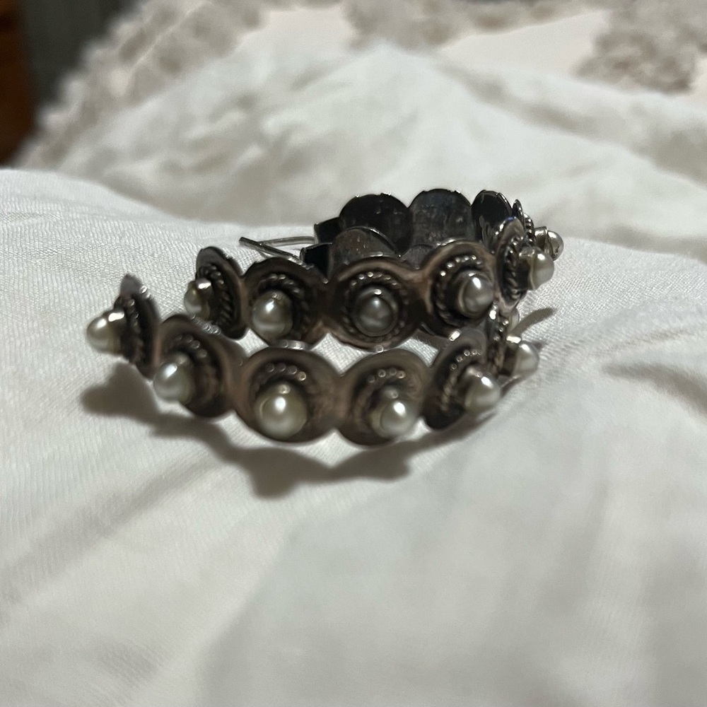 Vintage Sterling Silver and Pearl Hoop Earrings Chic Edgy Native American vibes - Picture 8 of 10